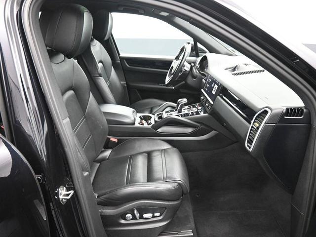 Photo of 2019 Jet Black Metallic Porsche Cayenne