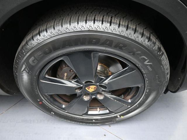 Photo of 2019 Jet Black Metallic Porsche Cayenne