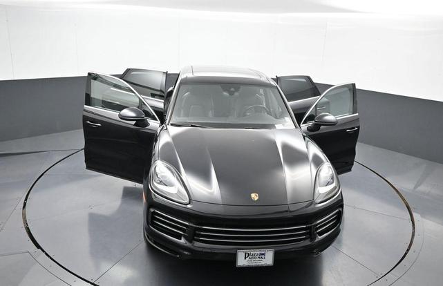 Photo of 2019 Jet Black Metallic Porsche Cayenne