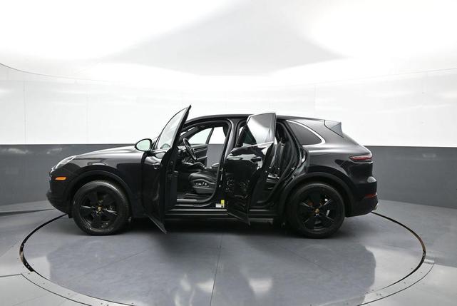 Photo of 2019 Jet Black Metallic Porsche Cayenne