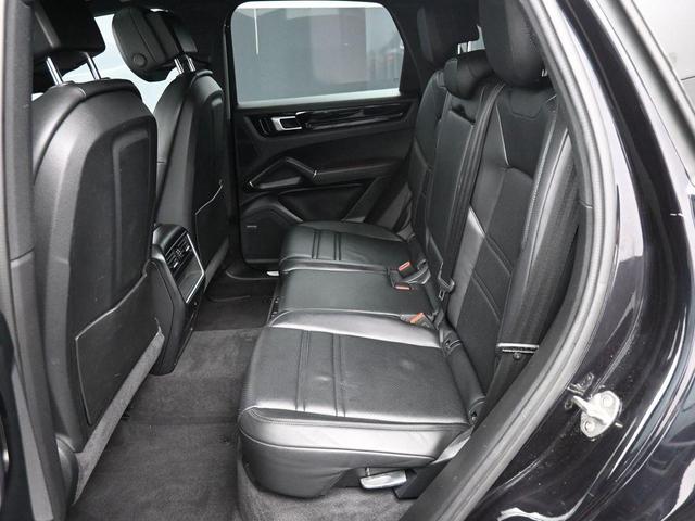 Photo of 2019 Jet Black Metallic Porsche Cayenne