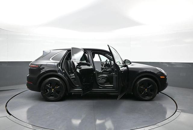 Photo of 2019 Jet Black Metallic Porsche Cayenne