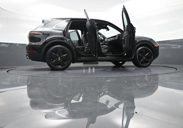 Photo of 2019 Jet Black Metallic Porsche Cayenne