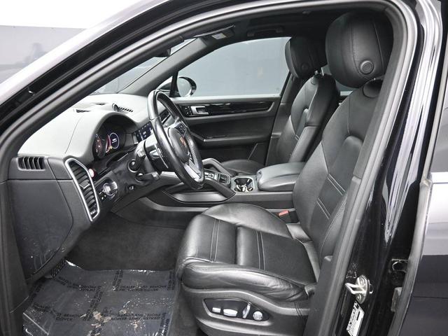 Photo of 2019 Jet Black Metallic Porsche Cayenne