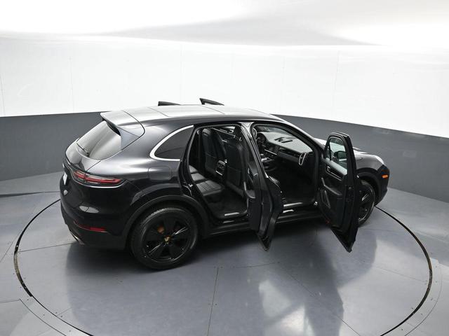 Photo of 2019 Jet Black Metallic Porsche Cayenne