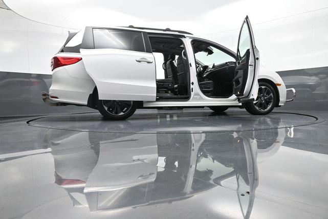 Photo of 2023 Platinum White Pearl Honda Odyssey