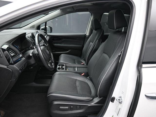 Photo of 2023 Platinum White Pearl Honda Odyssey