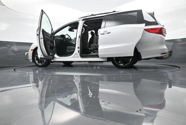 Photo of 2023 Platinum White Pearl Honda Odyssey
