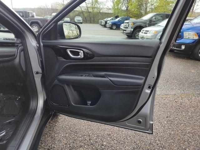 Photo of 2024 Billet Silver Metallic Clearcoat Jeep Compass