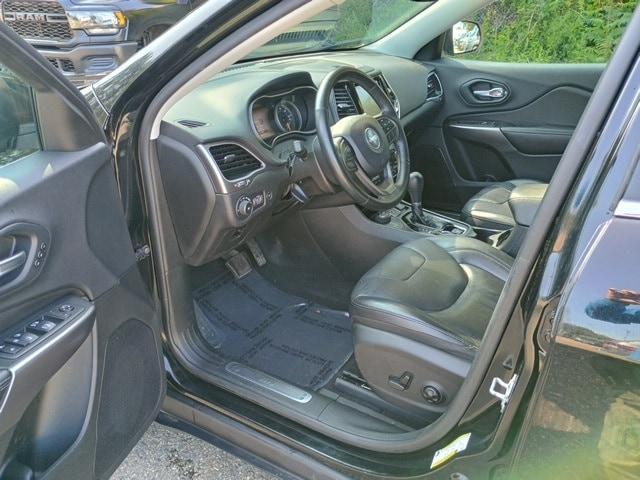 Photo of 2019 Diamond Black Jeep Cherokee