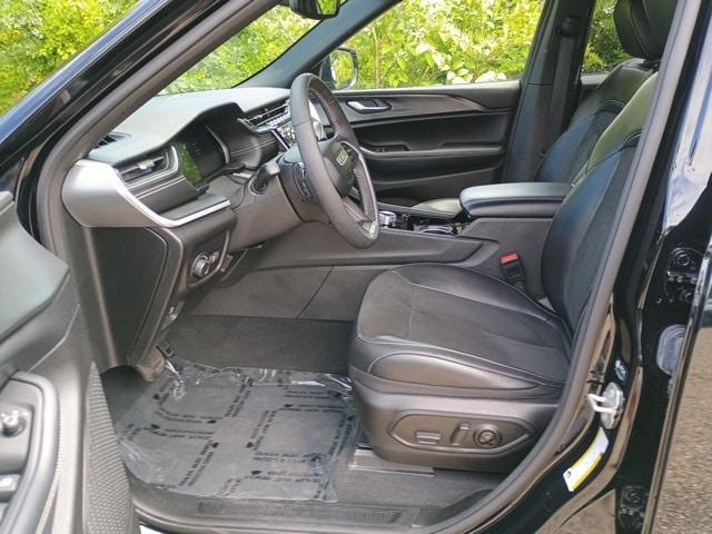 Photo of 2023 Diamond Black Jeep Grand Cherokee