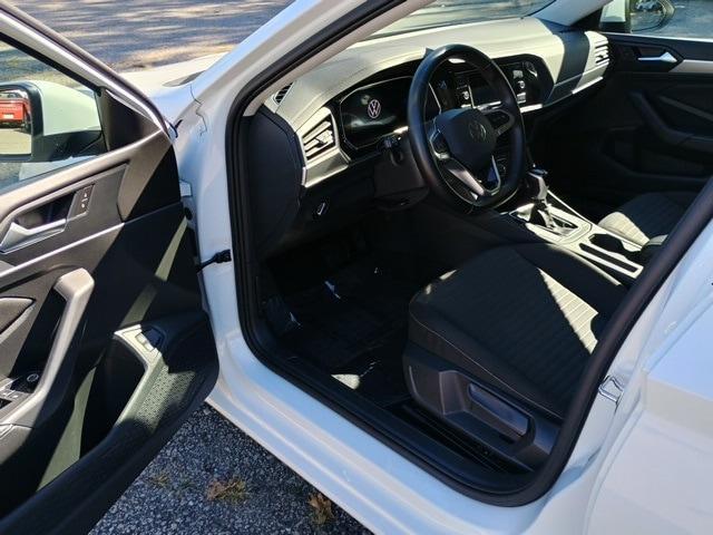 Photo of 2024 Pure White Volkswagen Jetta