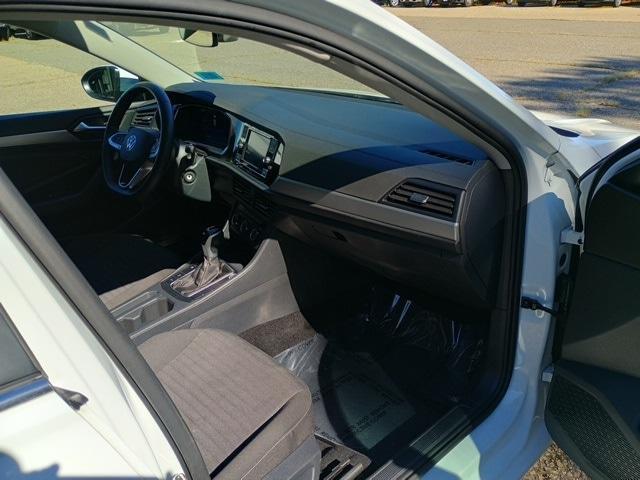 Photo of 2024 Pure White Volkswagen Jetta