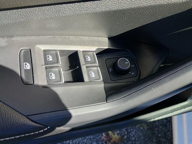 Photo of 2024 Pure White Volkswagen Jetta