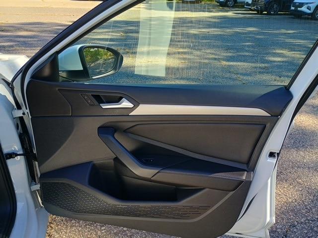 Photo of 2024 Pure White Volkswagen Jetta