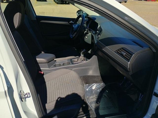 Photo of 2024 Pure White Volkswagen Jetta