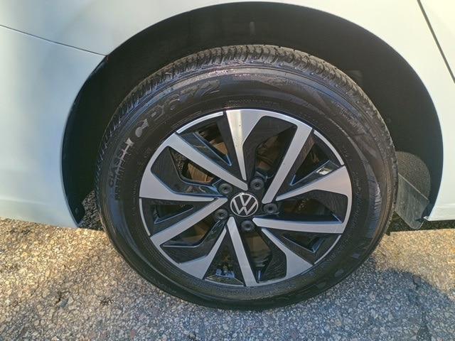 Photo of 2024 Pure White Volkswagen Jetta