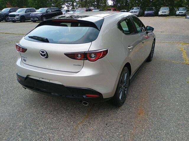 Photo of 2023 Platinum Quartz Metallic Mazda Mazda3