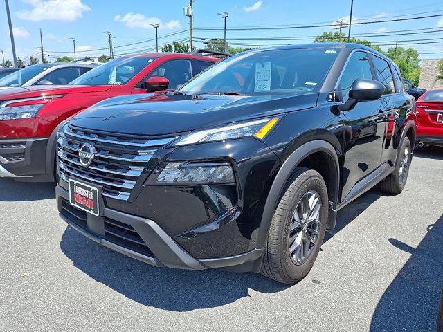 Photo of 2024 Black Nissan Rogue
