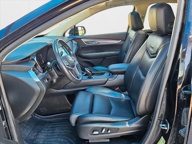 Photo of 2017 Stellar Black Metallic Cadillac XT5