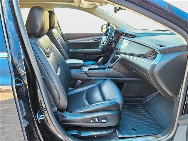 Photo of 2017 Stellar Black Metallic Cadillac XT5