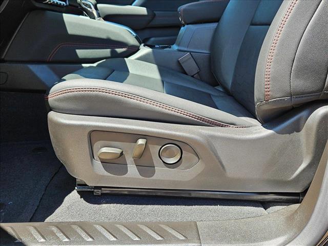 Photo of 2025 Black Chevrolet Colorado