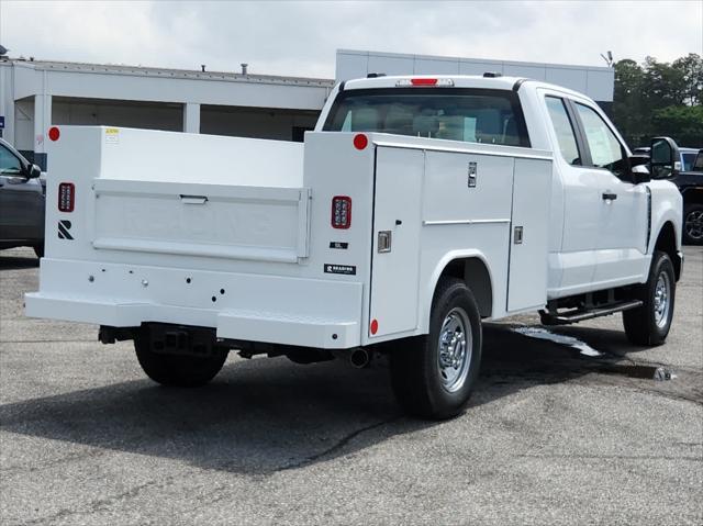 Photo of 2025 Oxford White Ford F-250