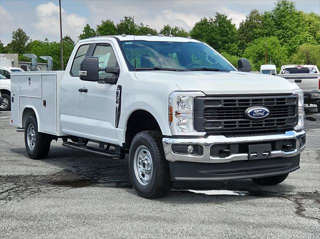 Photo of 2025 Oxford White Ford F-250