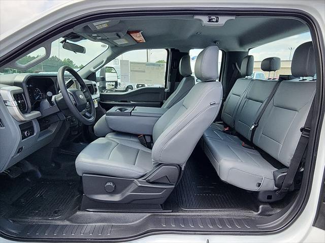 Photo of 2025 Oxford White Ford F-250