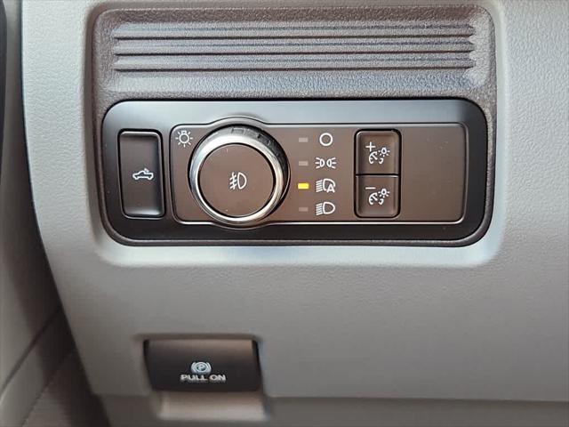 Photo of 2025 Oxford White Ford F-250