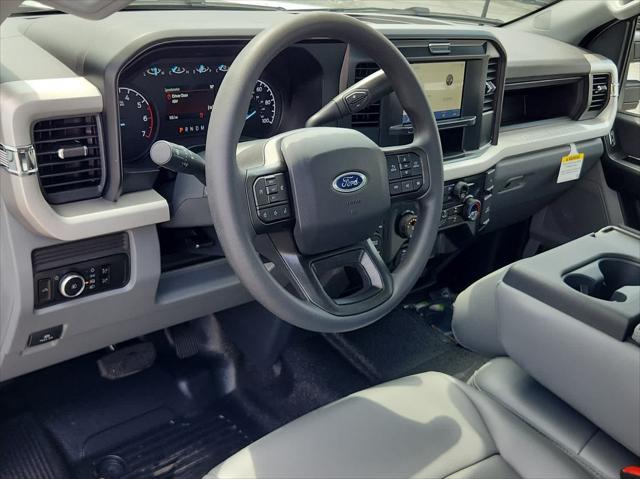 Photo of 2025 Oxford White Ford F-250