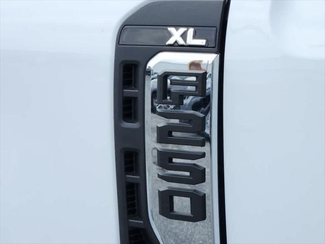 Photo of 2025 Oxford White Ford F-250