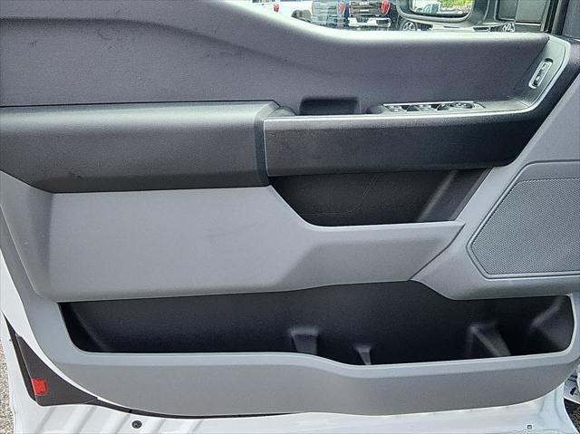 Photo of 2025 Oxford White Ford F-250