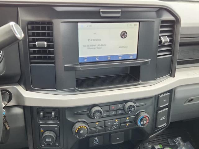 Photo of 2025 Oxford White Ford F-250