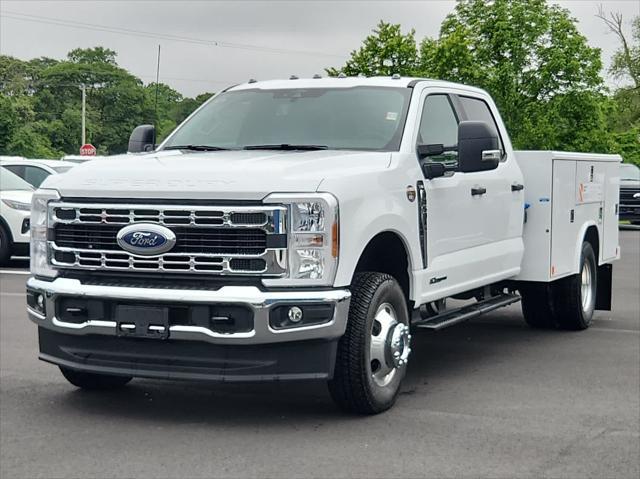 Photo of 2025 Oxford White Ford F-350