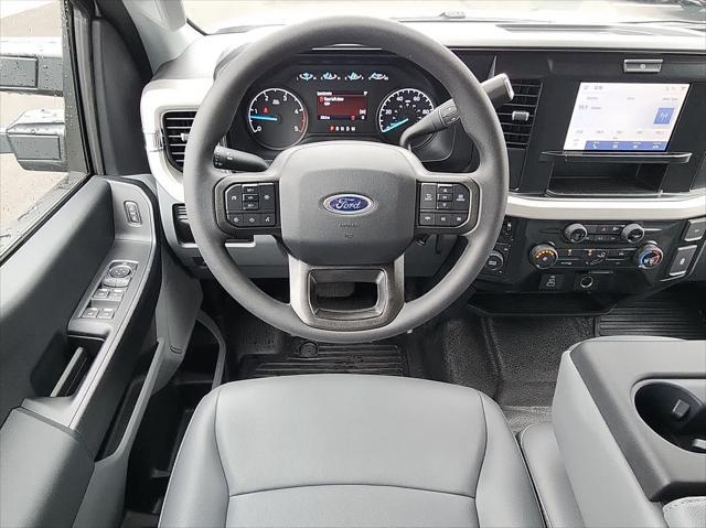 Photo of 2025 Oxford White Ford F-350