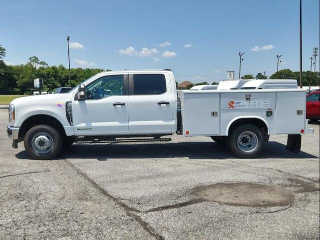 Photo of 2025 Oxford White Ford F-350