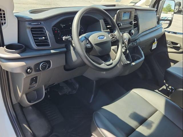 Photo of 2025 Oxford White Ford Transit-250