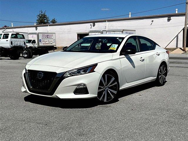 Photo of 2019 White Nissan Altima