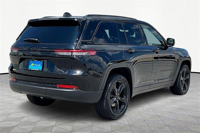 Photo of 2023 Diamond Black Jeep Grand Cherokee