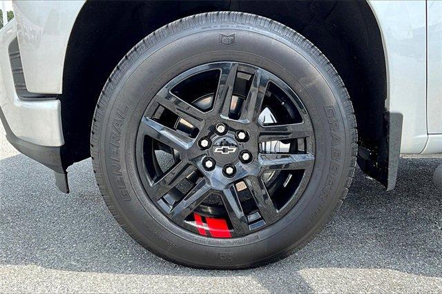 Photo of 2022 Silver Ice Metallic Chevrolet Silverado 1500 Limited