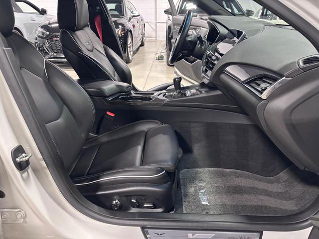 Photo of 2022 WHITE Cadillac CT5-V