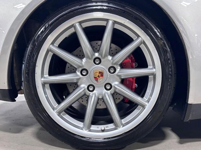 Photo of 2011 Platinum Silver Metallic Porsche 911