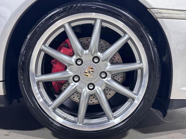 Photo of 2011 Platinum Silver Metallic Porsche 911