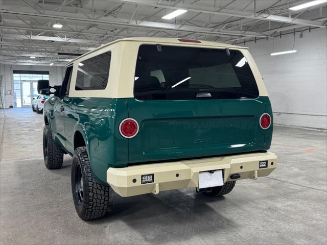 Photo of 2016 GREEN / BEIGE 2TONE Nissan Titan XD