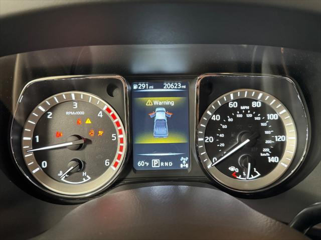 Photo of 2016 GREEN / BEIGE 2TONE Nissan Titan XD