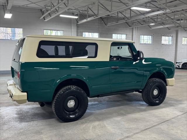 Photo of 2016 GREEN / BEIGE 2TONE Nissan Titan XD