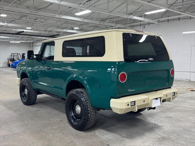 Photo of 2016 GREEN / BEIGE 2TONE Nissan Titan XD