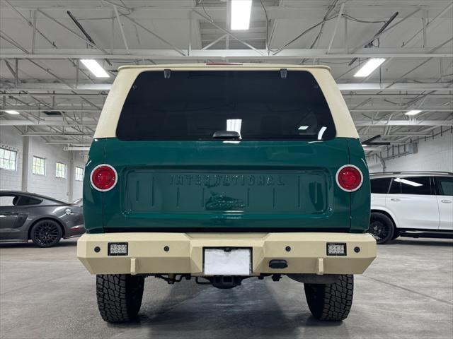 Photo of 2016 GREEN / BEIGE 2TONE Nissan Titan XD