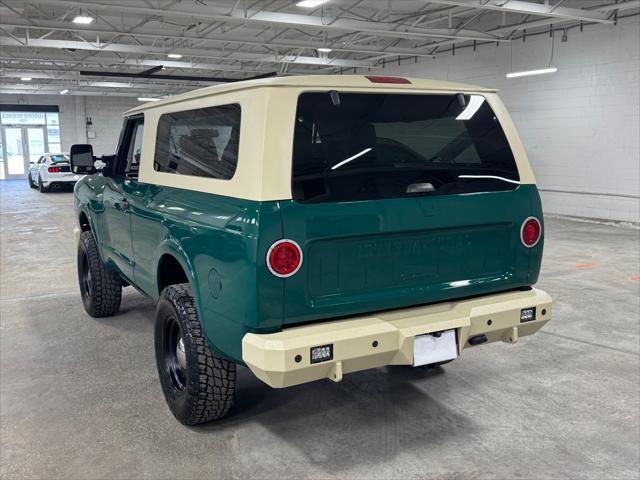 Photo of 2016 GREEN / BEIGE 2TONE Nissan Titan XD